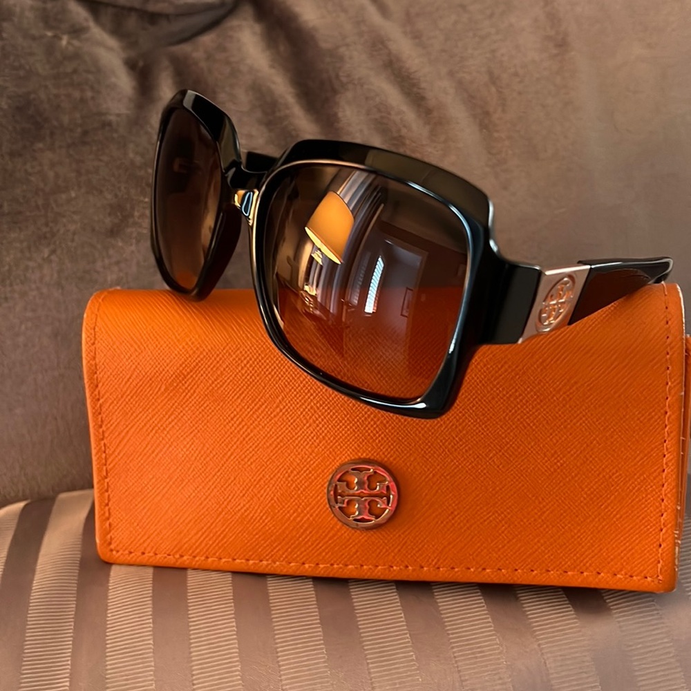 COPY - Black Tory Burch Sunglasses with gold hardware in signature logo on both…